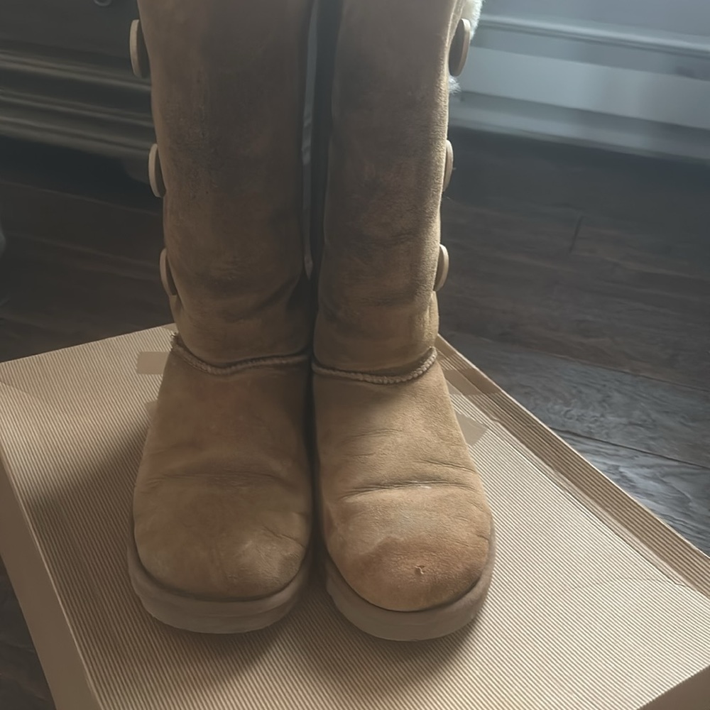Ugg Bailey Button Triplet, Bomber Boot, Size 8 - image 2